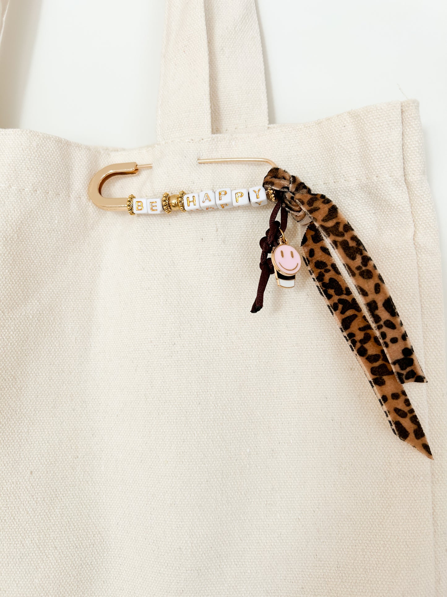 jutebeutel mit Anhänger detail leopard