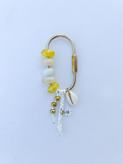 sommerlicher bag charm gelb mit perlen