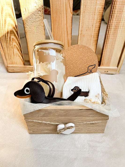Dackel Geschenkset im Holzkorb liebevoll verpackt