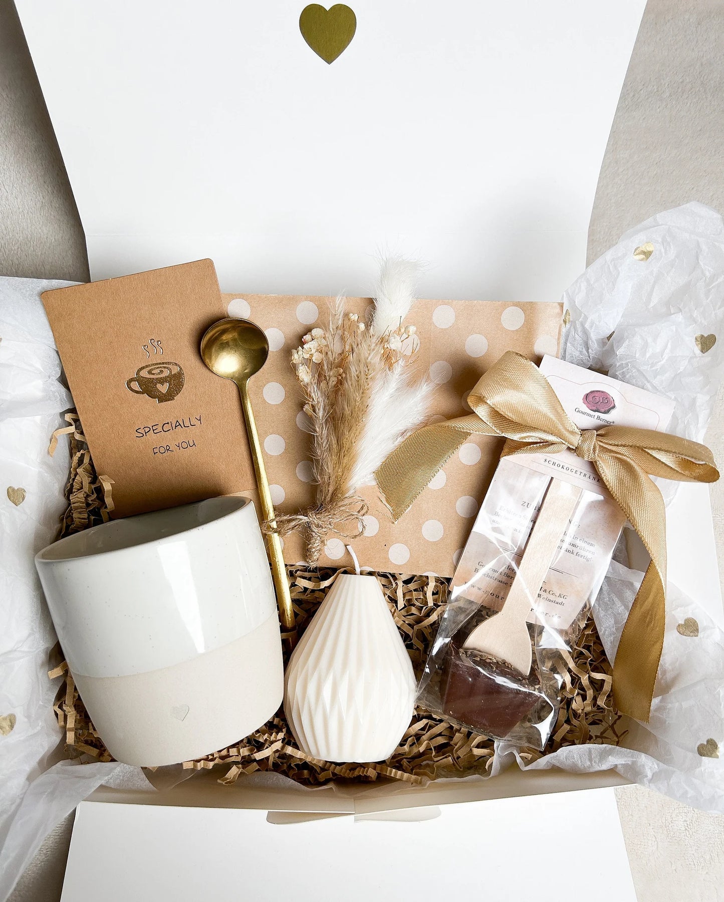 Geschenkidee für Frauen mit Kerze und Tasse