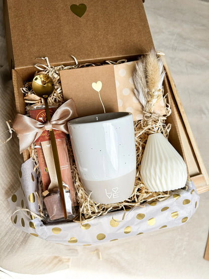 Geschenkbox für Frauen mit Tasse und Kerze