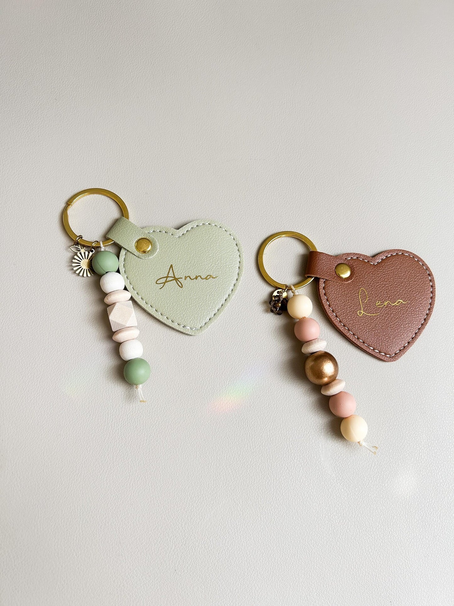 Personalisierter Schlüsselanhänger mit Name & Perlen – Geschenk für Frauen, Freundin & Mama