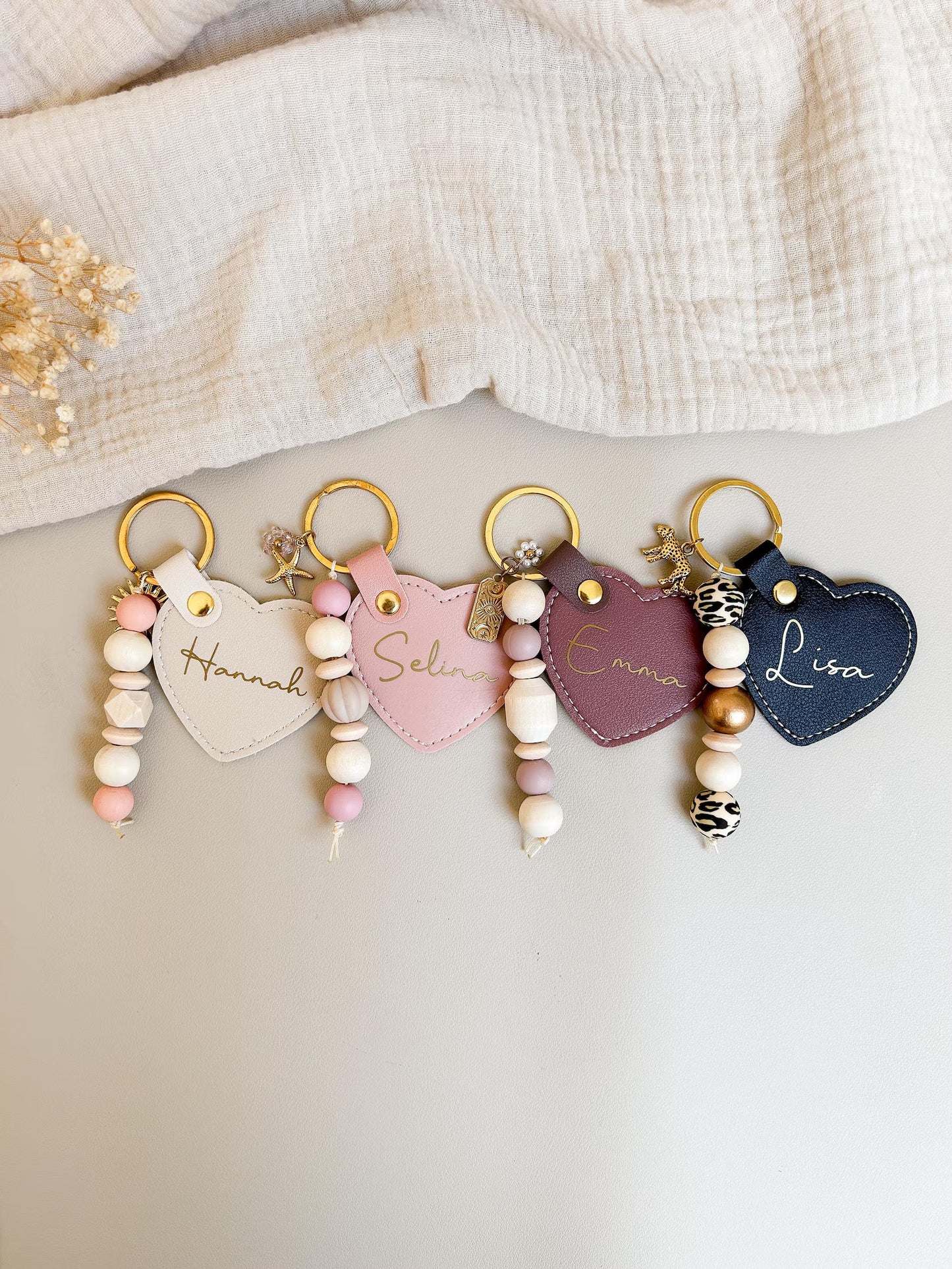 Personalisierter Schlüsselanhänger mit Name & Perlen – Geschenk für Frauen, Freundin & Mama