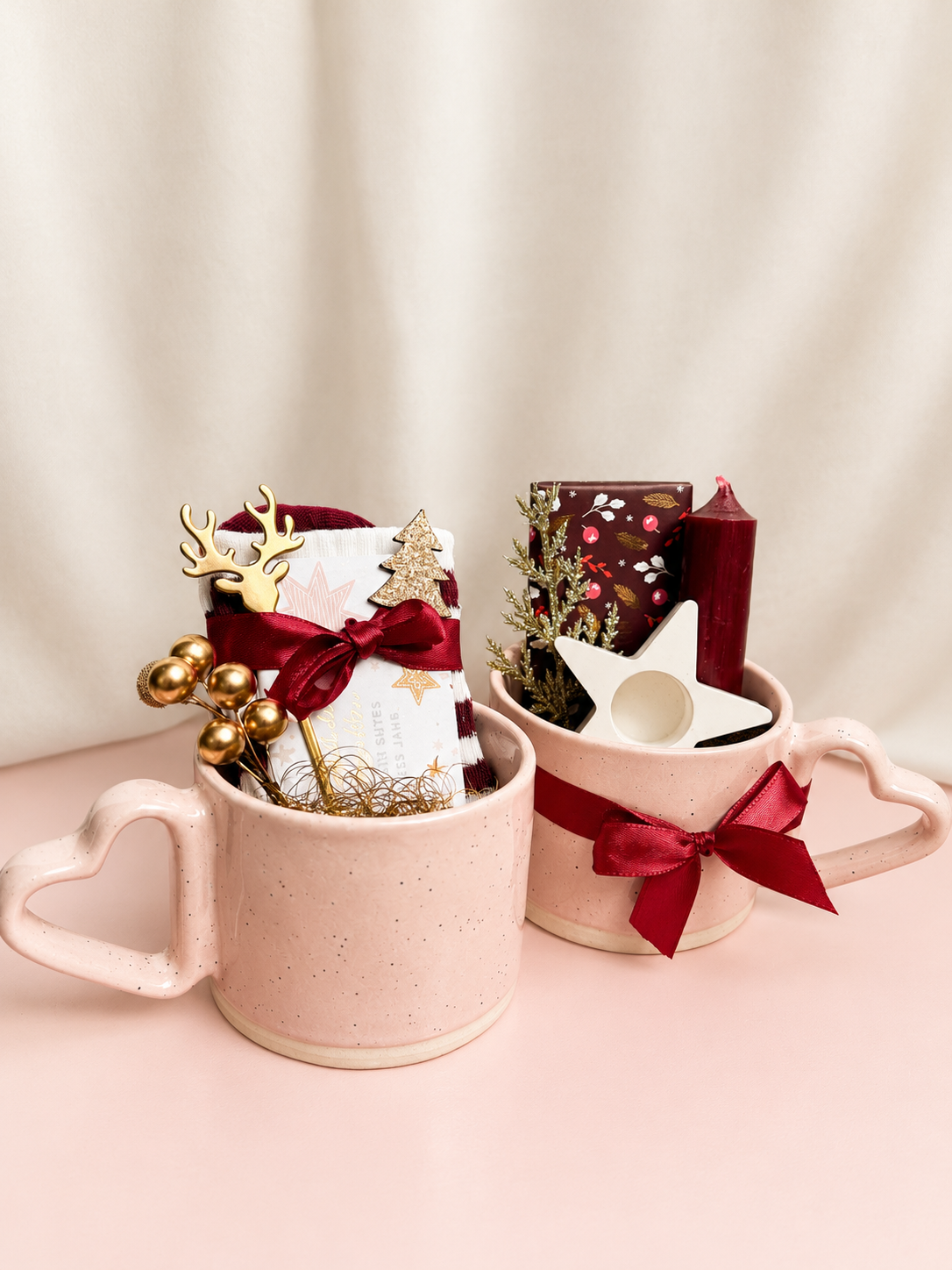 Weihnachtsgeschenk Set mit Tasse, Schokolade, handgemachtem Stern Kerzenhalter und roter Kerze