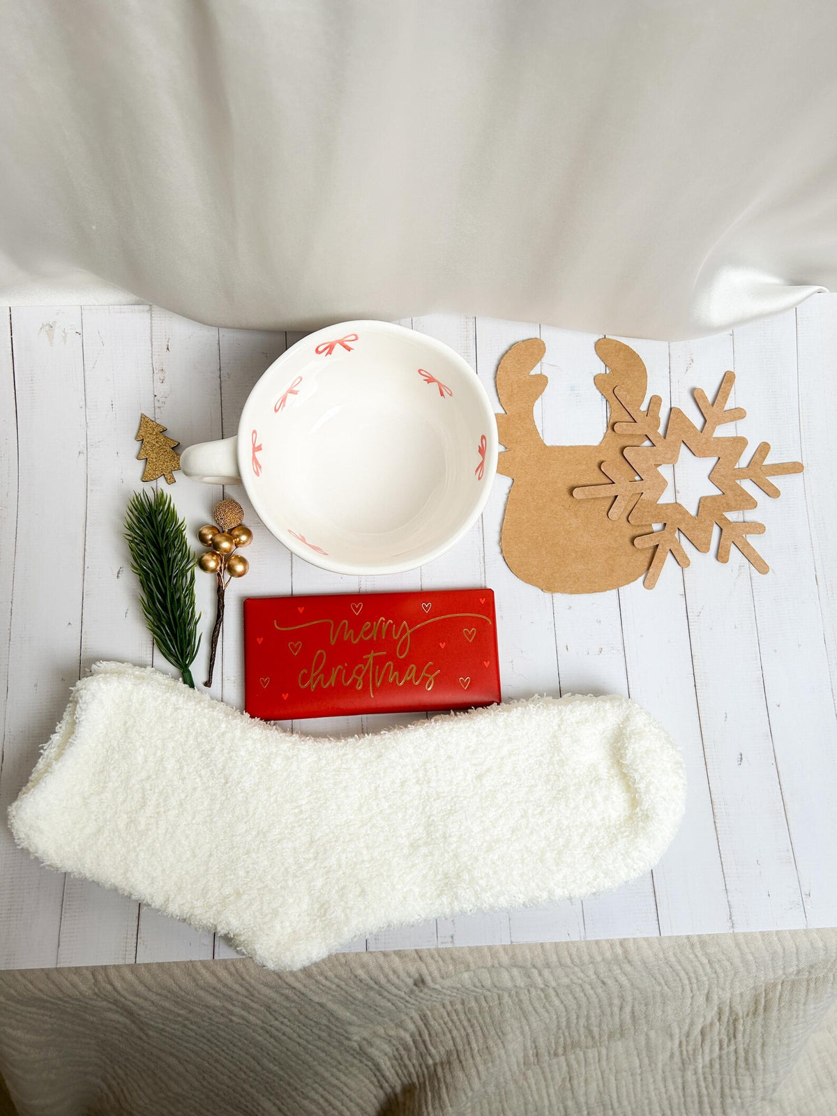 Geschenkset für Mama oder Kollegin mit Weihnachtstasse und süßen Kleinigkeiten für die Adventszeit.